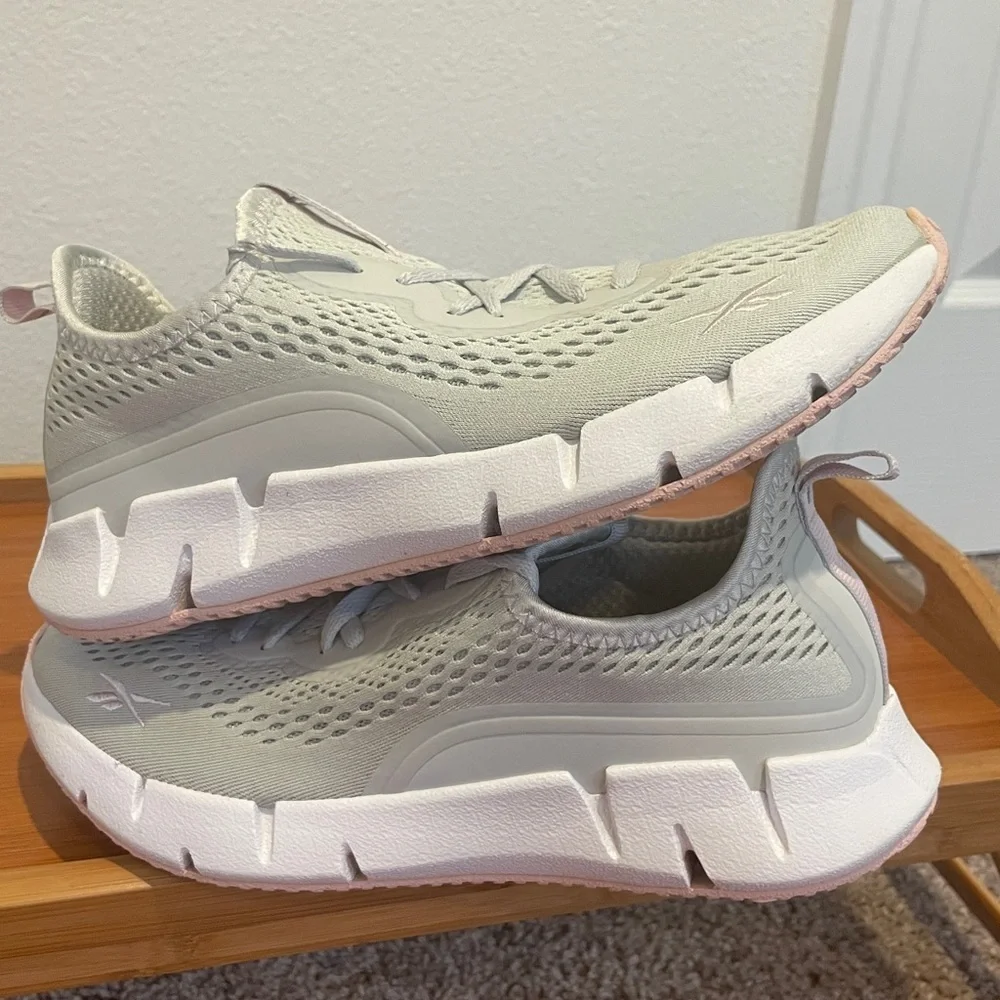Reebok Zig Sky Running Sneakers Light Gray/Pink Lightweight Sz 8.5 Athletic Core